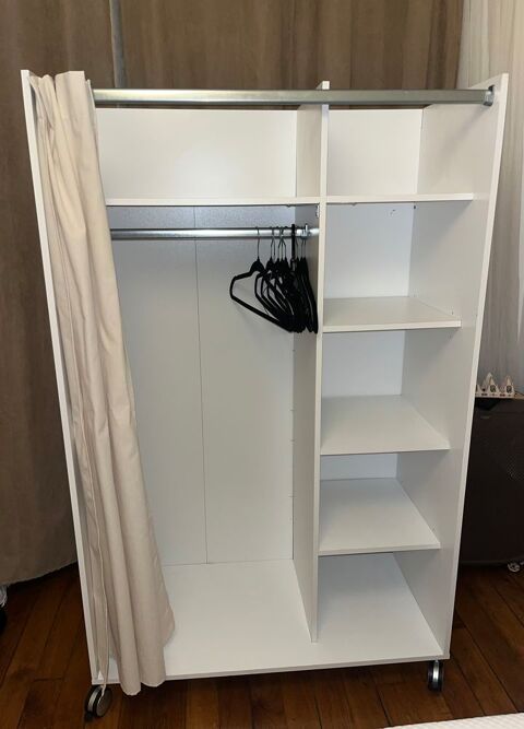 Penderie blanche � roulettes Paris 13 (75)