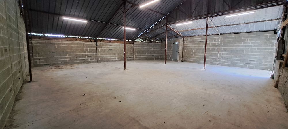 Location Remise/Grange Hangar de 170m² pour stockage ou activité artisanale Villevêque