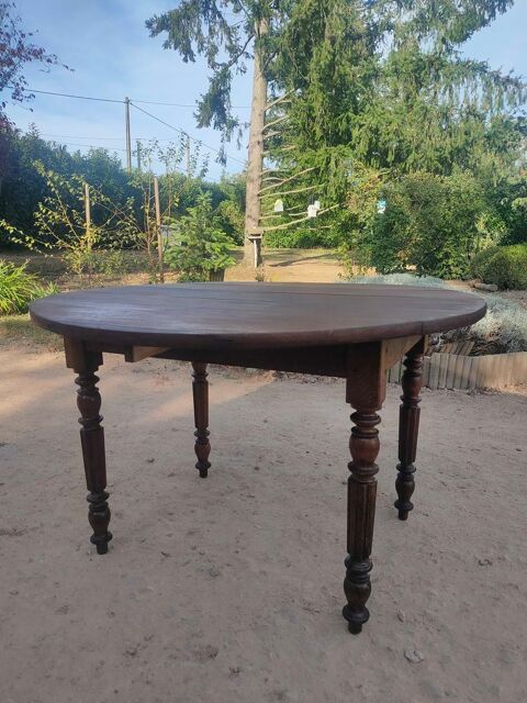 Ancienne table ronde Louis Philippe en chêne 70 Avermes (03)