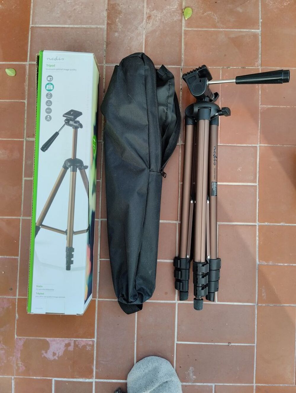 appareil photo Panasonic DMC-LX15 avec tr&eacute;pied. Neuf Photos/Video/TV