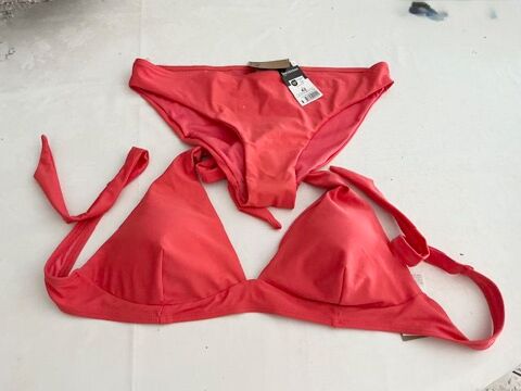 MAILLOT DE BAIN DEUX PIECES NEUF T42 10 Peyruis (04)
