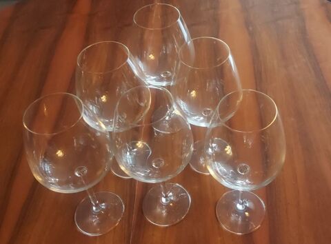 Grands verres à pied + carafe à décanter. 40 Valbonne (06)