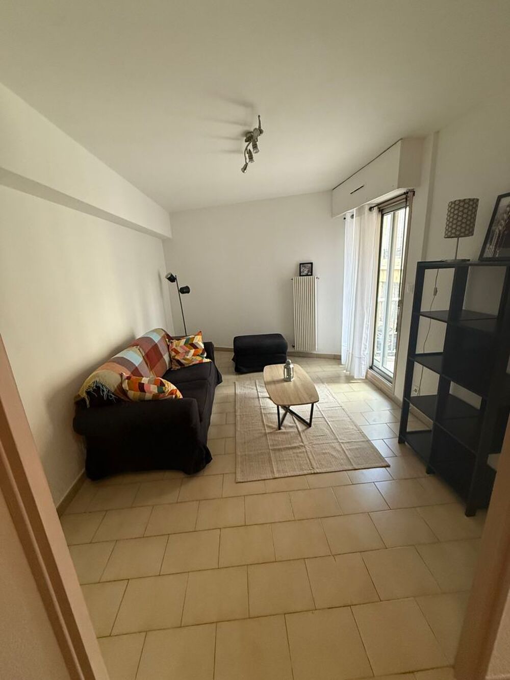 Location Appartement 2 pièces meublé - Centre ville Nîmes Nîmes
