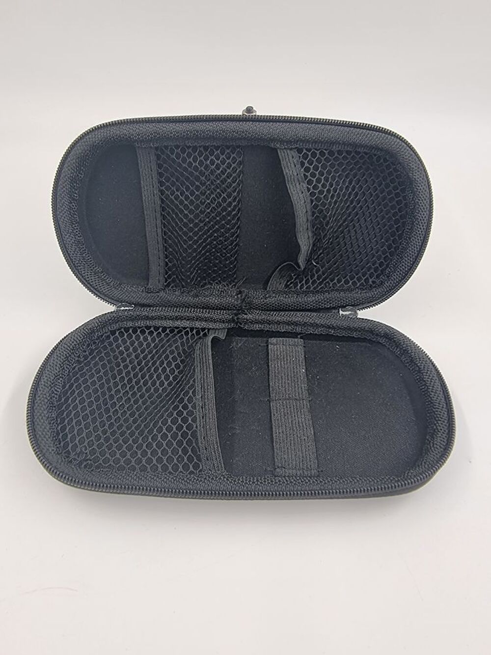 Accessoire PSP pochette ou housse de protection noire... Consoles et jeux vidéos
