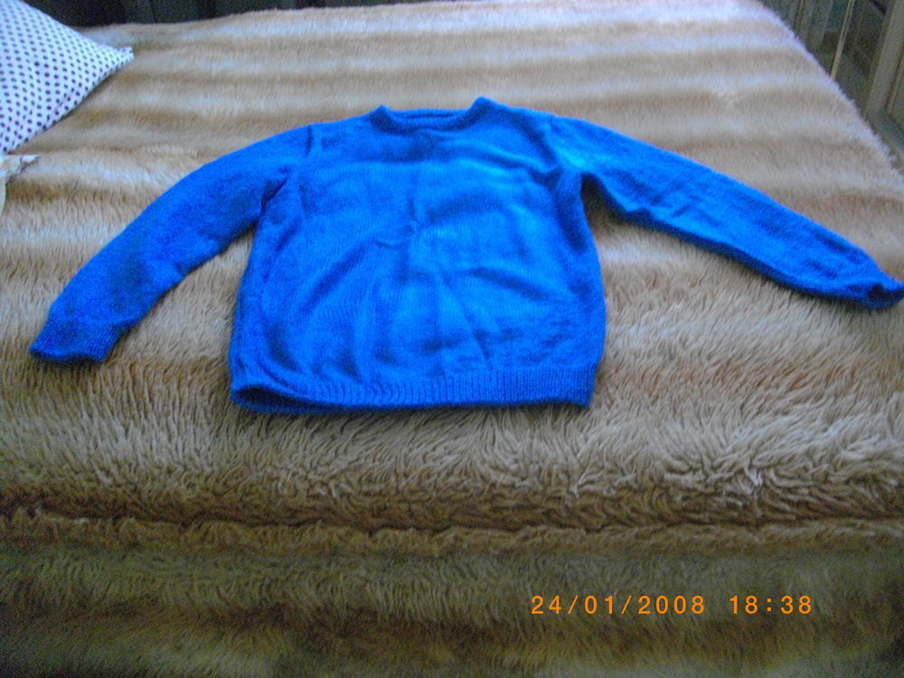 PULL BLEU EN LAINE - TAILLE : 40/42 Vêtements