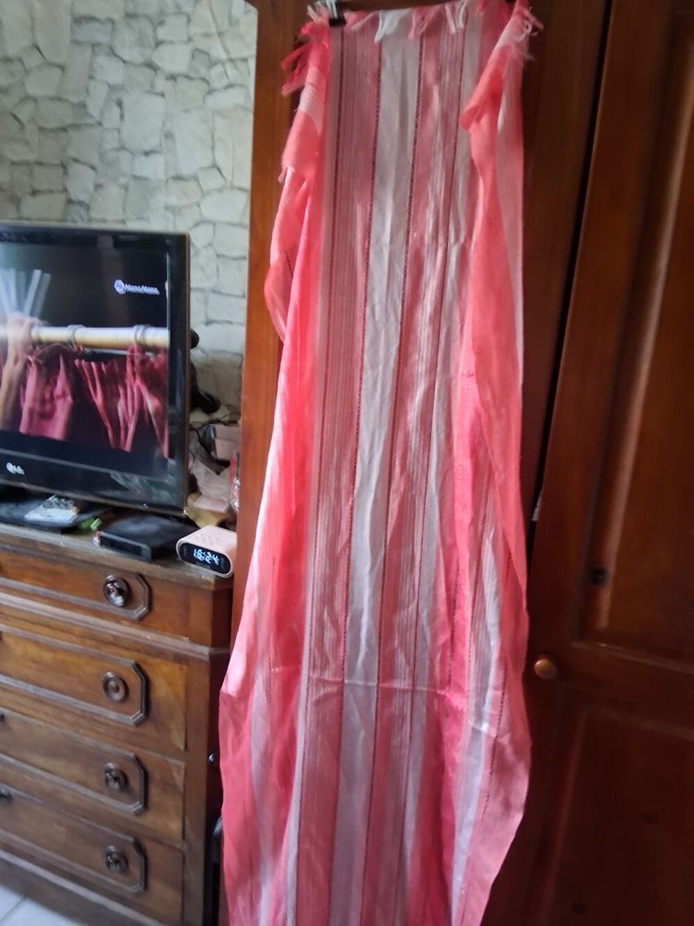 &Eacute;CHARPE ROSE ET BLANC NEUVE 1,40X0,40METRES Vêtements