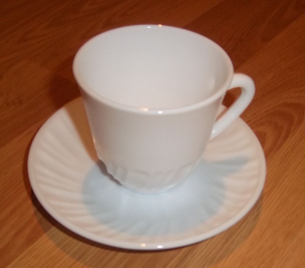 Tasse et sa soucoupe blanche cadeau cedis 