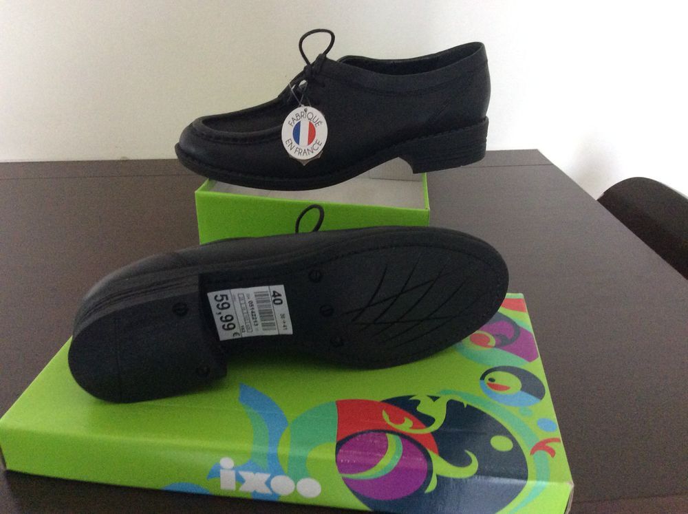 chaussures plates noires neuves avec &eacute;tiquette cuir Chaussures