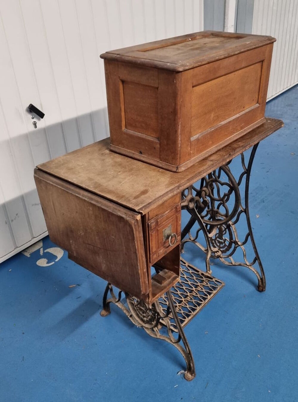Magnifique table pour machine &agrave; coudre Singer d&eacute;but 20&egrave;me si Décoration