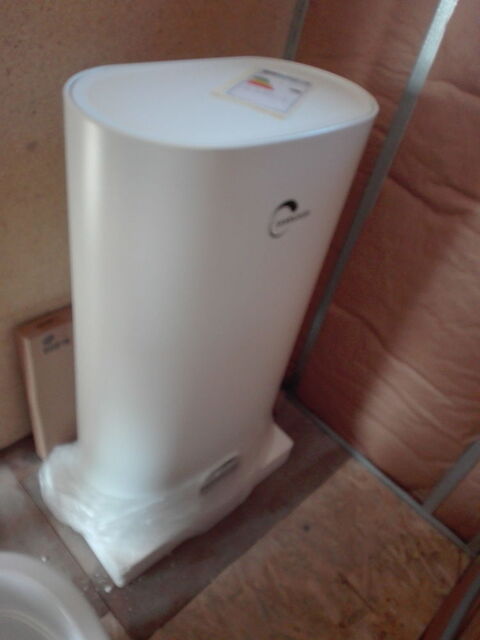 Chauffe Eau Electrique Plat Mural Multipositions Kimoro 80 L 150 Cambrai (59)