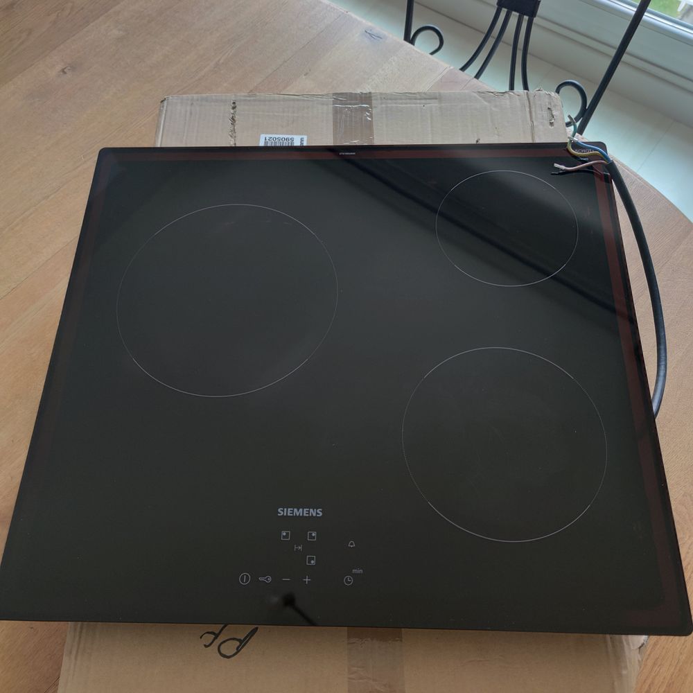 Plaque de cuisson vitroc&eacute;ramique Siemens Neuve Electrom�nager