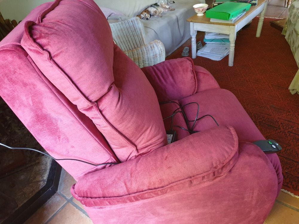 Fauteuil confort releveur Lux, 1 moteur, couleur Rubis.
Meubles