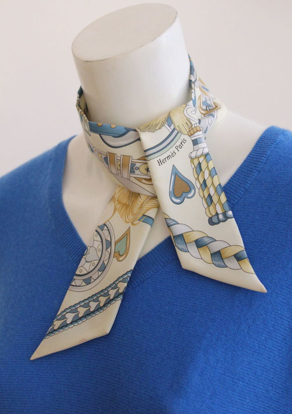 HERMES Twilly Harnais de c?ur
cr&egrave;me, bleu jeans, vert amande Vêtements