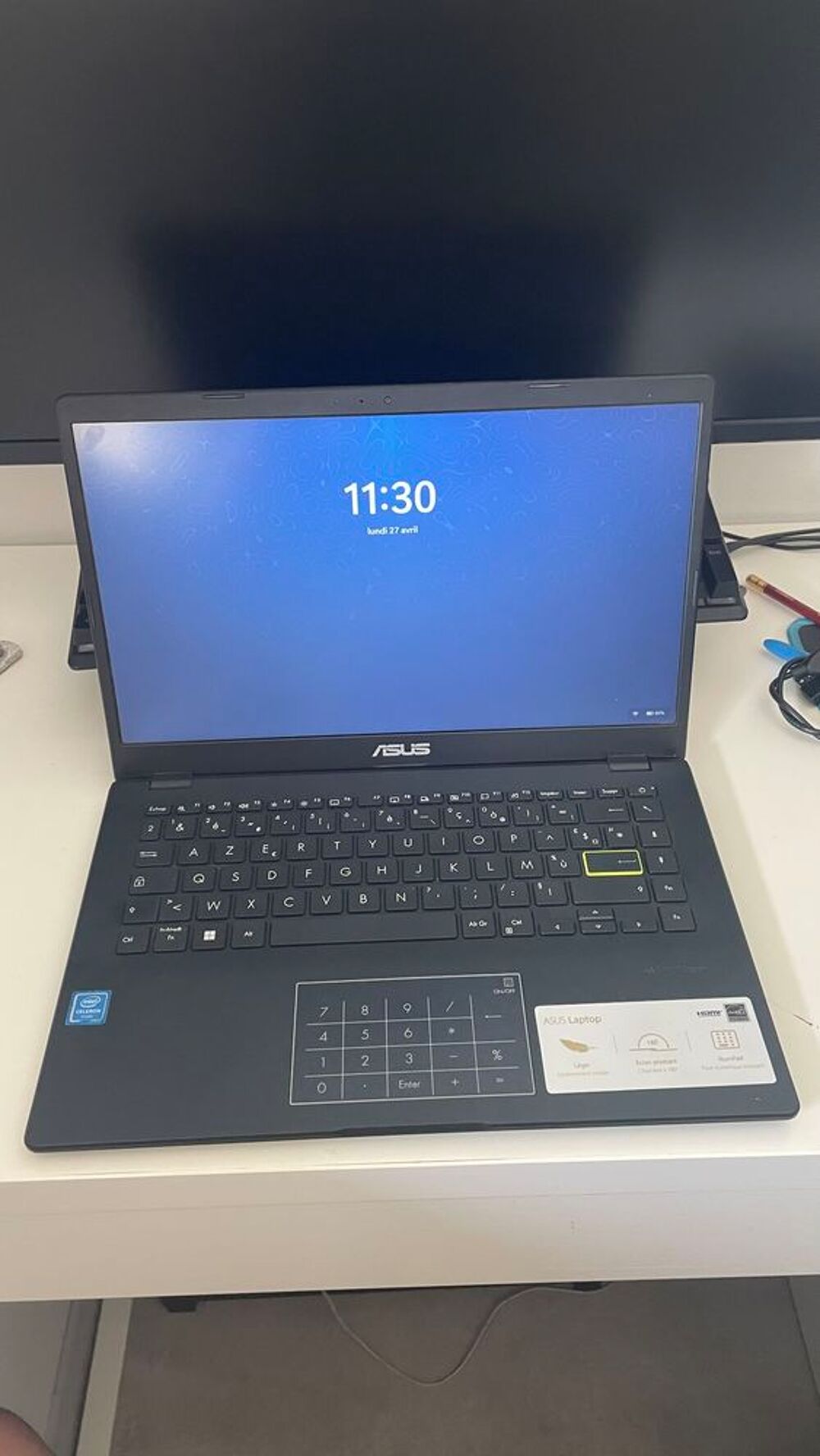 Asus Vivobook 14 (2023) pack office + pochette Matériel informatique
