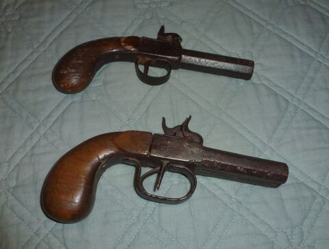 2 petits pistolets 50 Vouill (79)