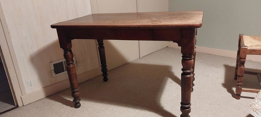 Ancienne table de restaurant Meubles