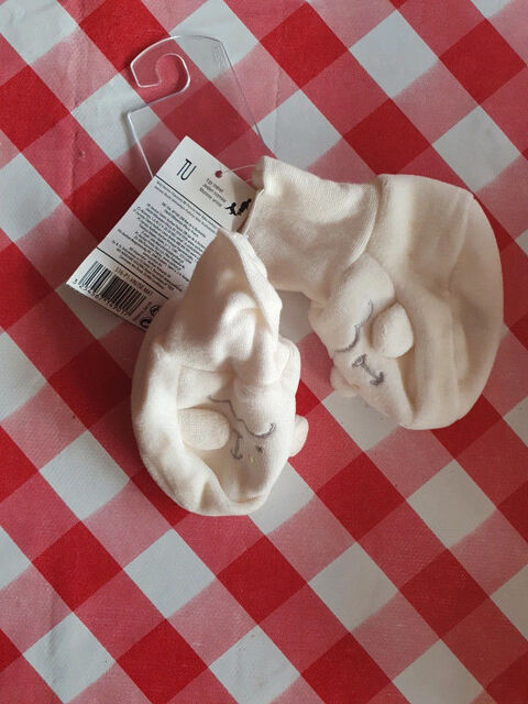 Chausson blanc - 17 
neuf 3 Aubvillers (80)