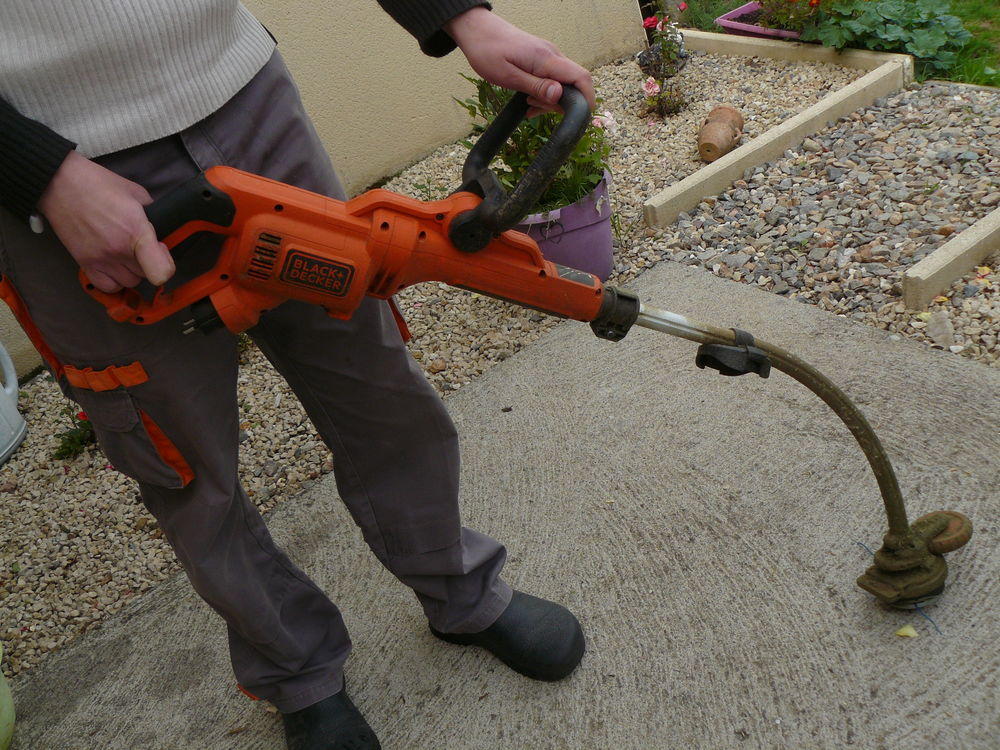 D&eacute;broussailleuse Black et Decker "bibi" Jardin