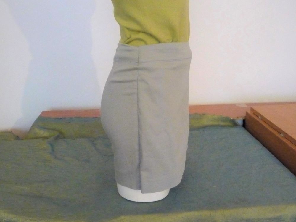 Jupe Short en Coton et Elasthanne Kaki Clair- Morpho Logique Vêtements