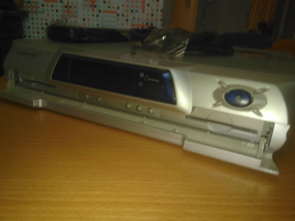 Je c&egrave;de tout mon mat&eacute;riel de lecture CD lecture DVD 
Audio et hifi
