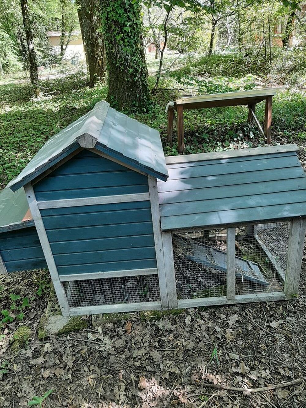  poulailler &agrave; restaurer. Jardin