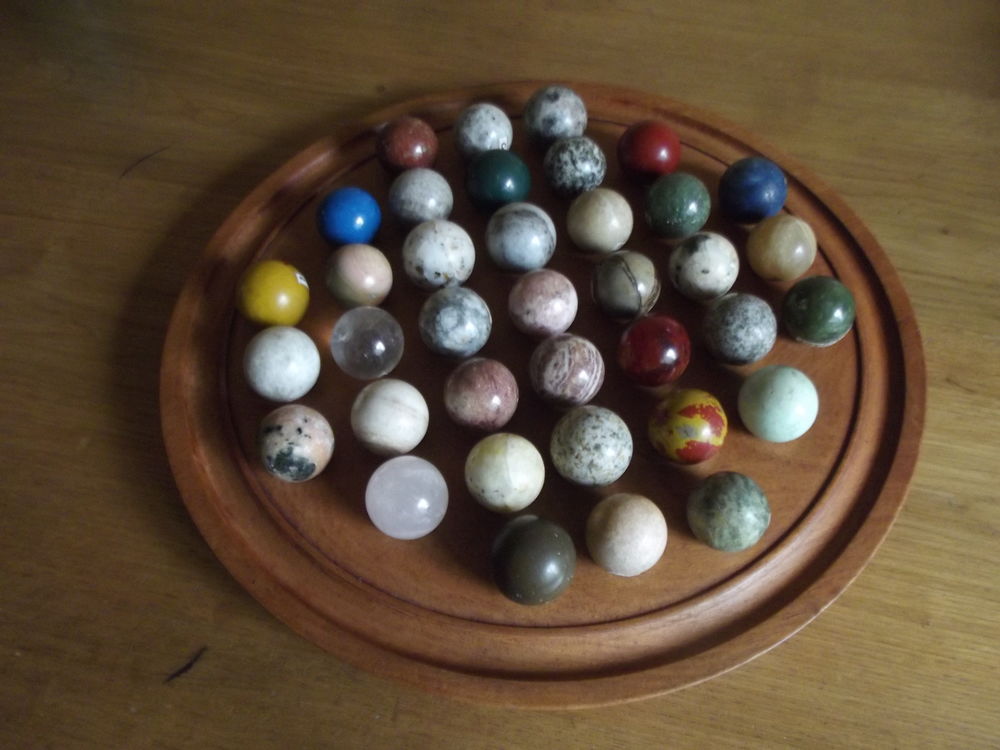 Jeu de solitaire. Pierres semi-pr&eacute;cieuses Jeux / jouets