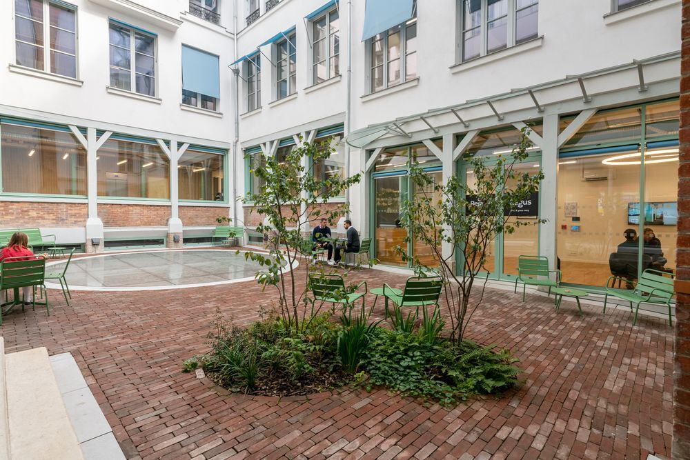   Louez un grand espace de bureau pour 50 personnes à Paris, 64 Avenue Parmentier 