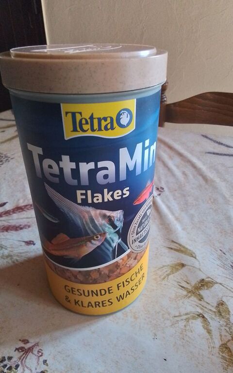 Aliment poissons aquarium 12 06450 Roquebilli�re