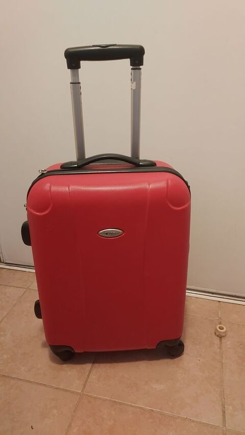 Lot de deux valises. 35 Valbonne (06)