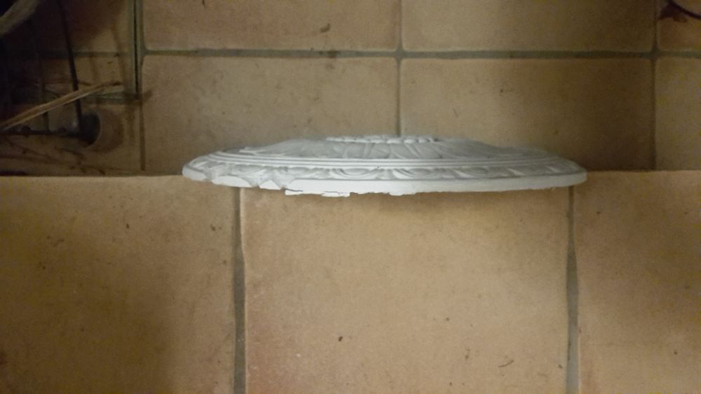Rosace pl&acirc;tre pour plafond diam&egrave;tre 39 cm Décoration