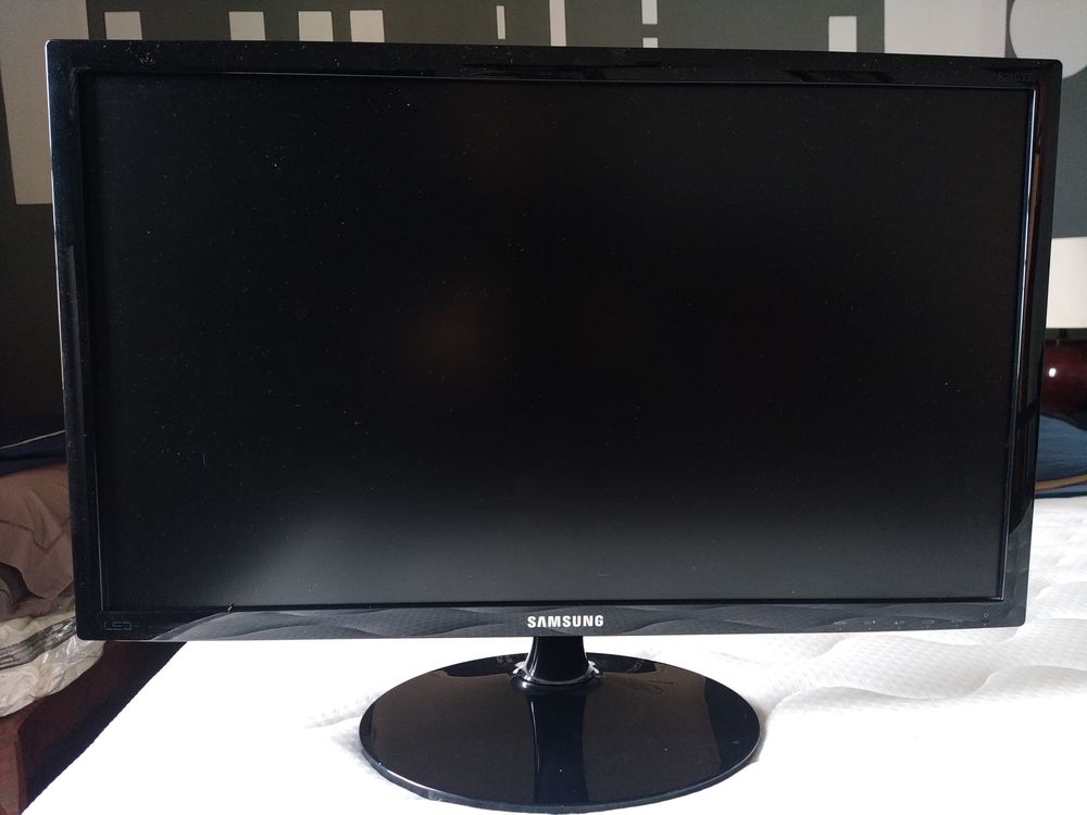 SAMSUNG S24D330H pour GAMER Matériel informatique