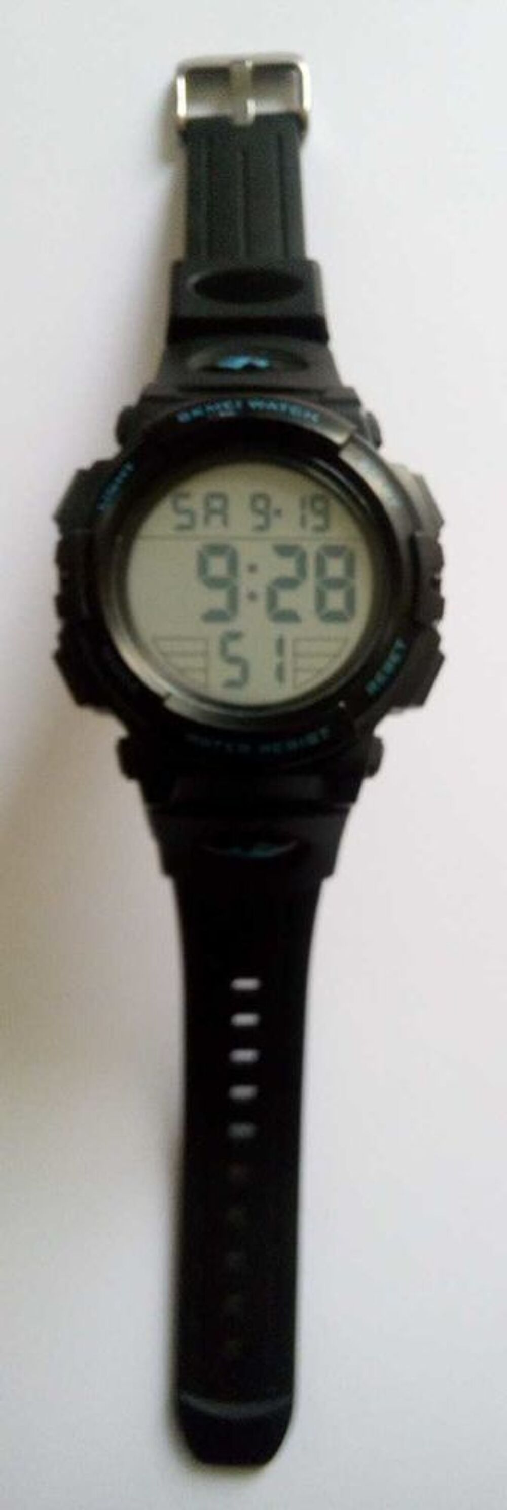 Tr&egrave;s belle montre quartz homme ou femme &eacute;tat neuf. Sur Amiens Rivery. 10 € Accessoires