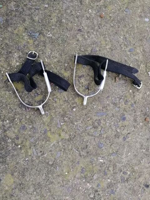 Paire d'�perons enfants 5 Pl�uc-sur-Li� (22)