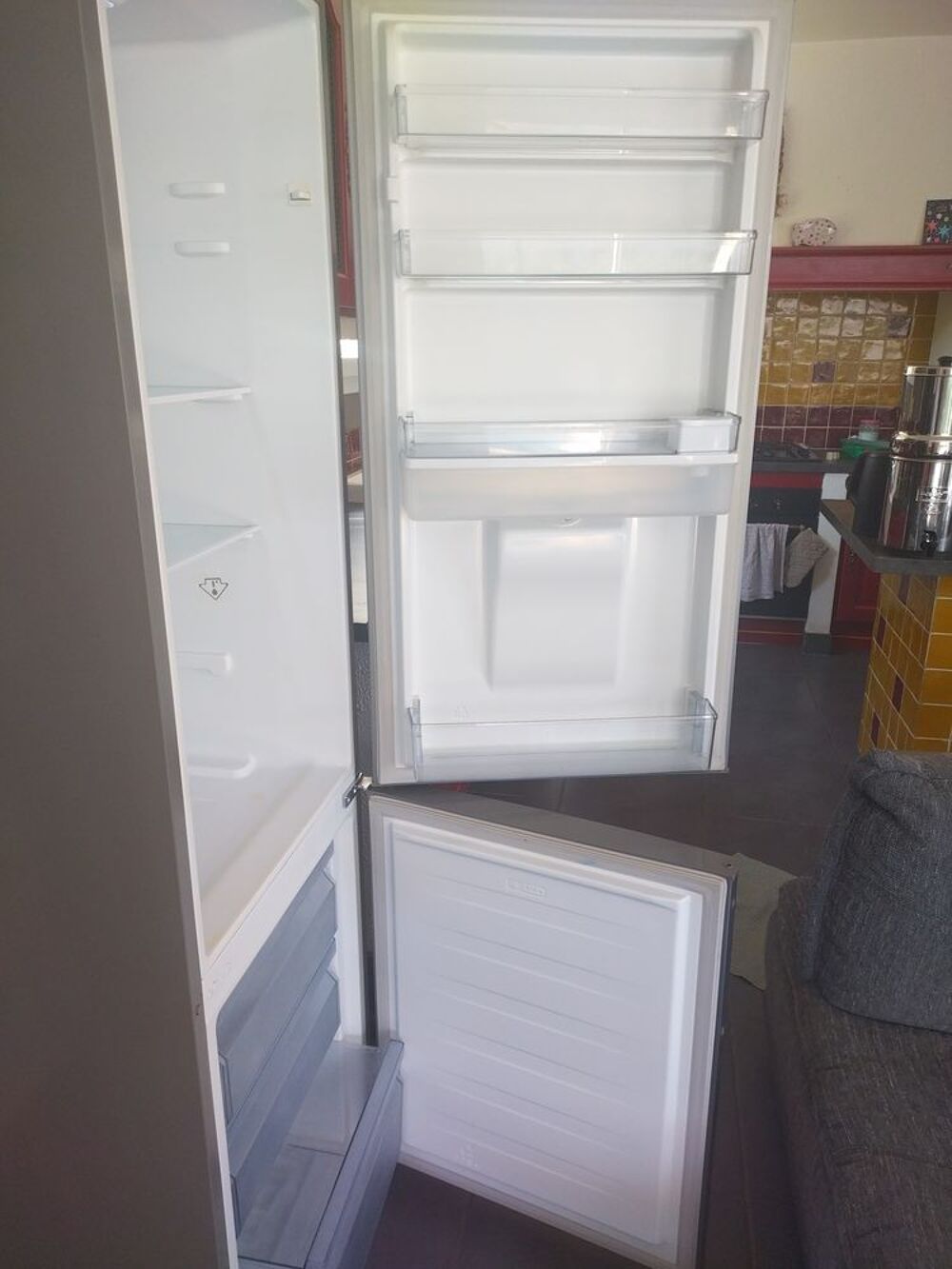 R&eacute;frig&eacute;rateur 2 portes 213 litres Electroménager