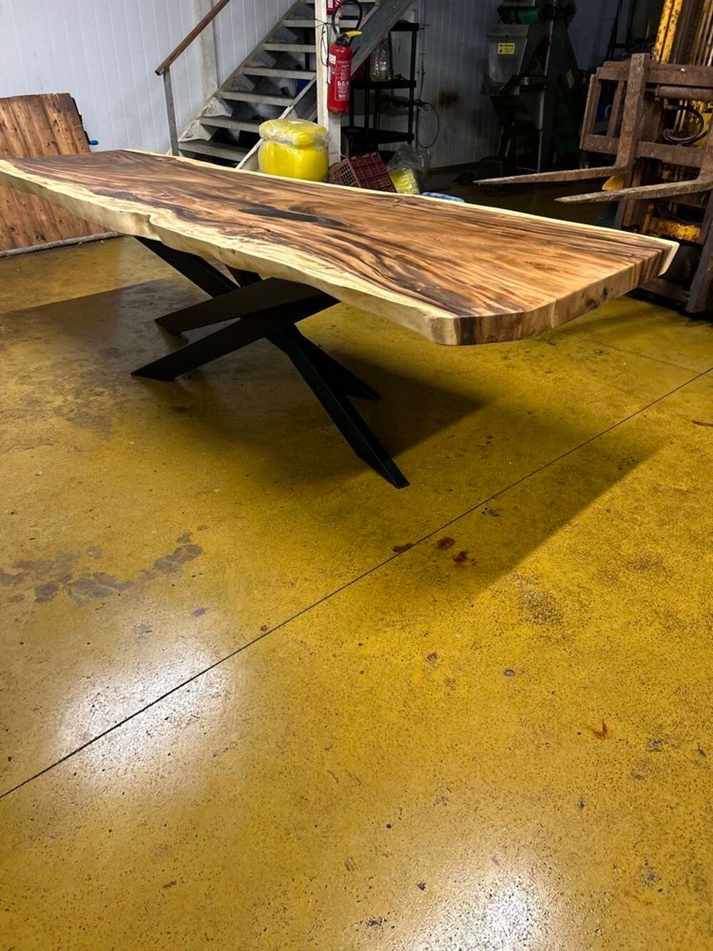 table en suar Meubles