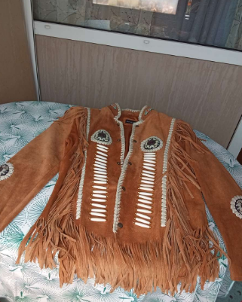 veste en cuir brod&eacute;e Vêtements
