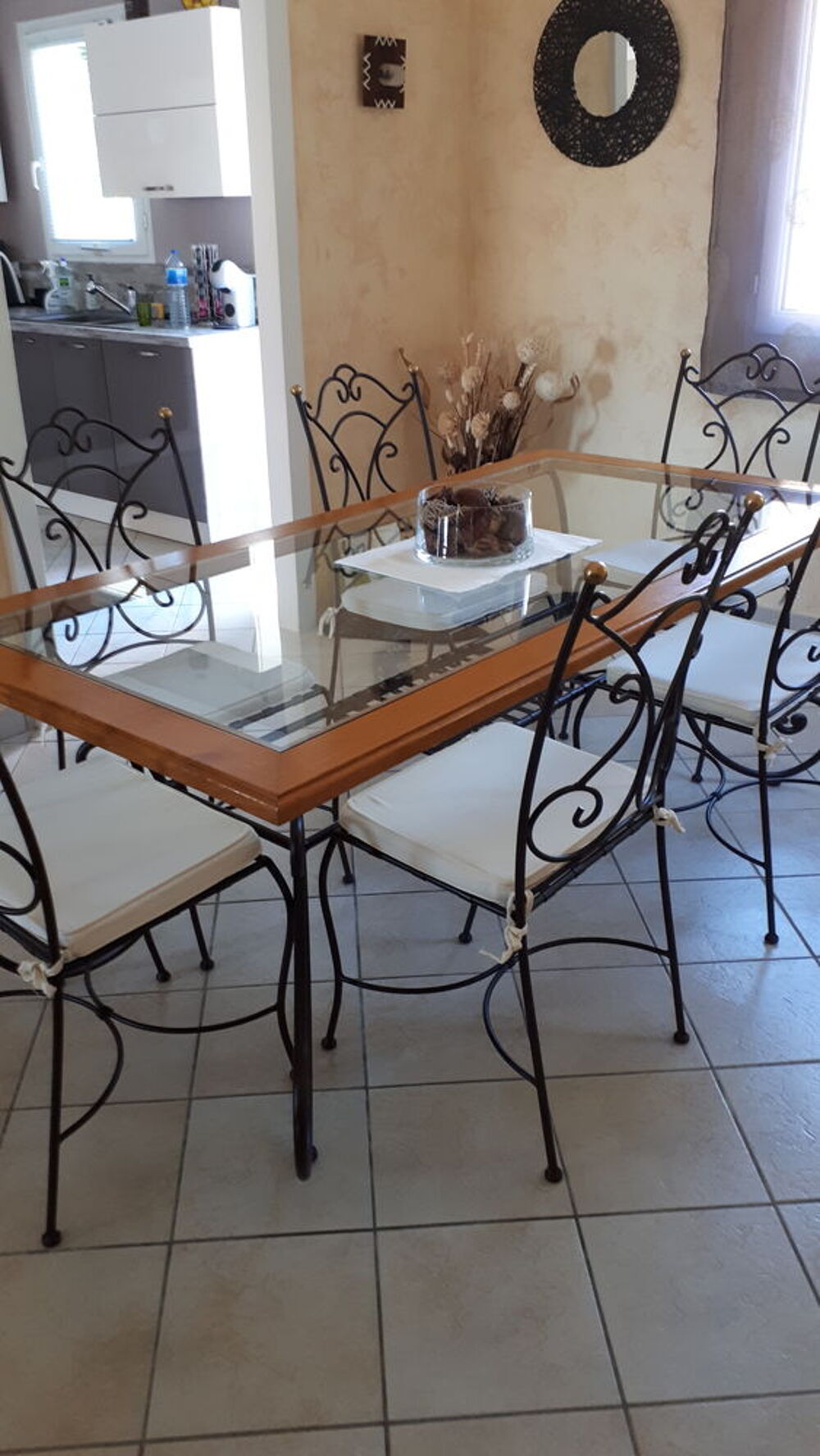 table salle a manger + chaises Meubles