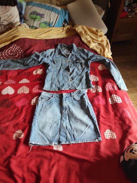 A vendre10€  ensemble jeans taille 36 10 Accolay (89)