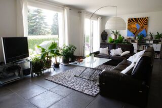  Villa à louer 7 pièces 176 m²
