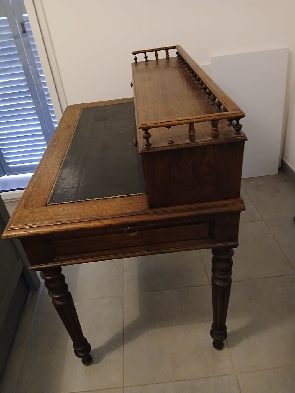 Bureau en bois de ch&ecirc;ne et un peu de cuir Meubles