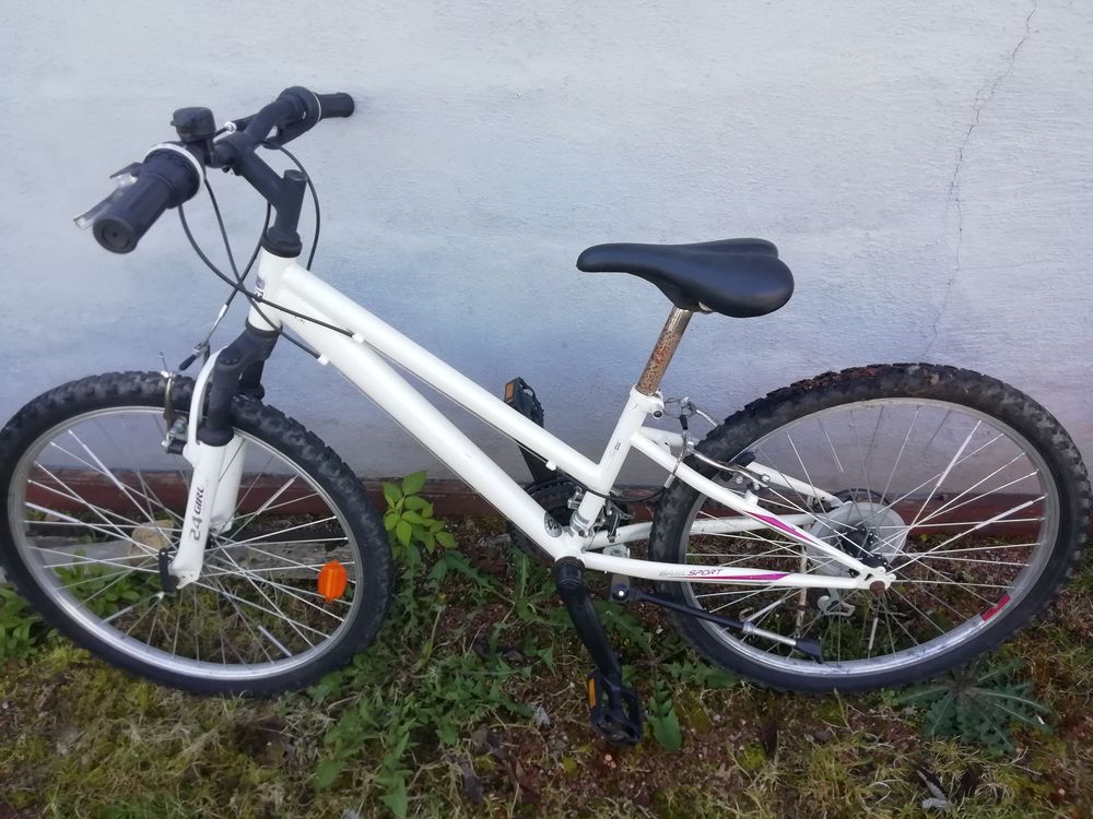 vtt 24 pouces en tr&egrave;s bon &eacute;tat de fonctionnement 18 vitesses Vélos
