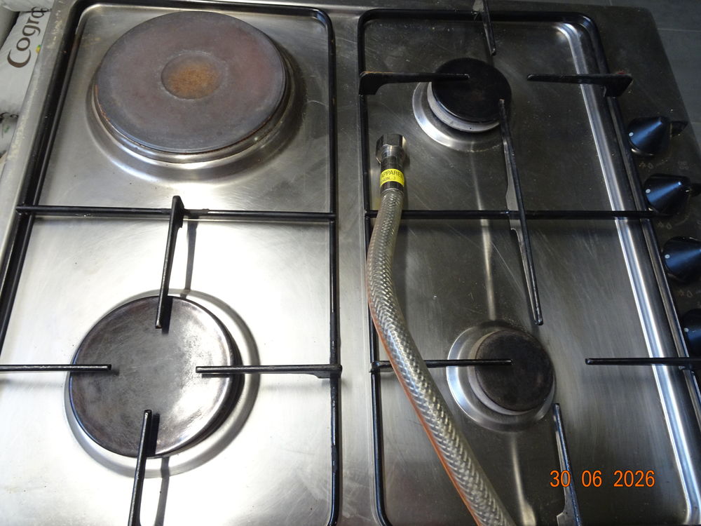 plaque de cuisson 3 feux gaz, une plaque &eacute;lectrique Electroménager
