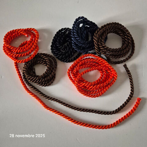 Lot de 6 cordelettes d' 1.5 mètre, en viscose , 10 Saumur (49)