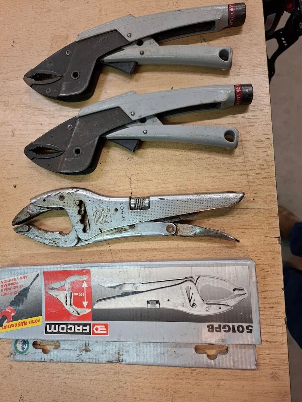 Lot de pinces-&eacute;taux m&eacute;talliques Facom, Bricolage