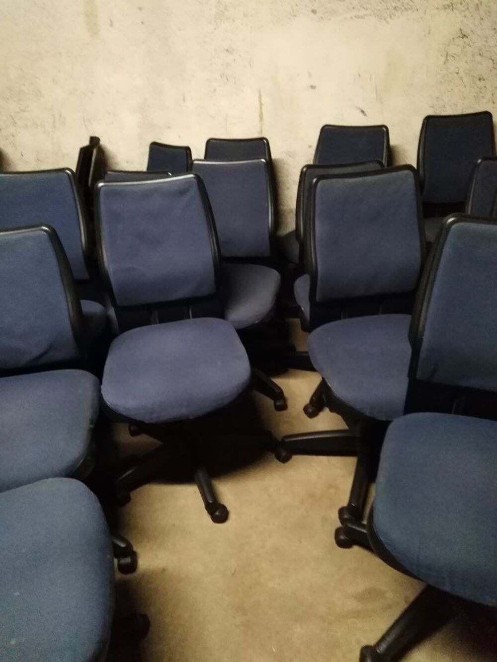 bonjour 
chaises a roulette en tissu r&eacute;glable Meubles