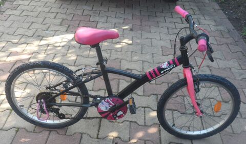 V�lo rose et noir pour fille  5-9 ans MistiGilr 32 B-Twin 35 Castries (34)