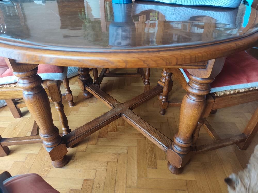 Salle &agrave; manger table rond en ch&ecirc;ne massif Meubles