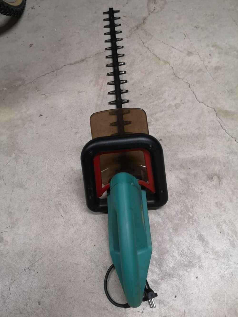 Taille-haies &eacute;lectrique BOSCH AHS 700-34 Jardin