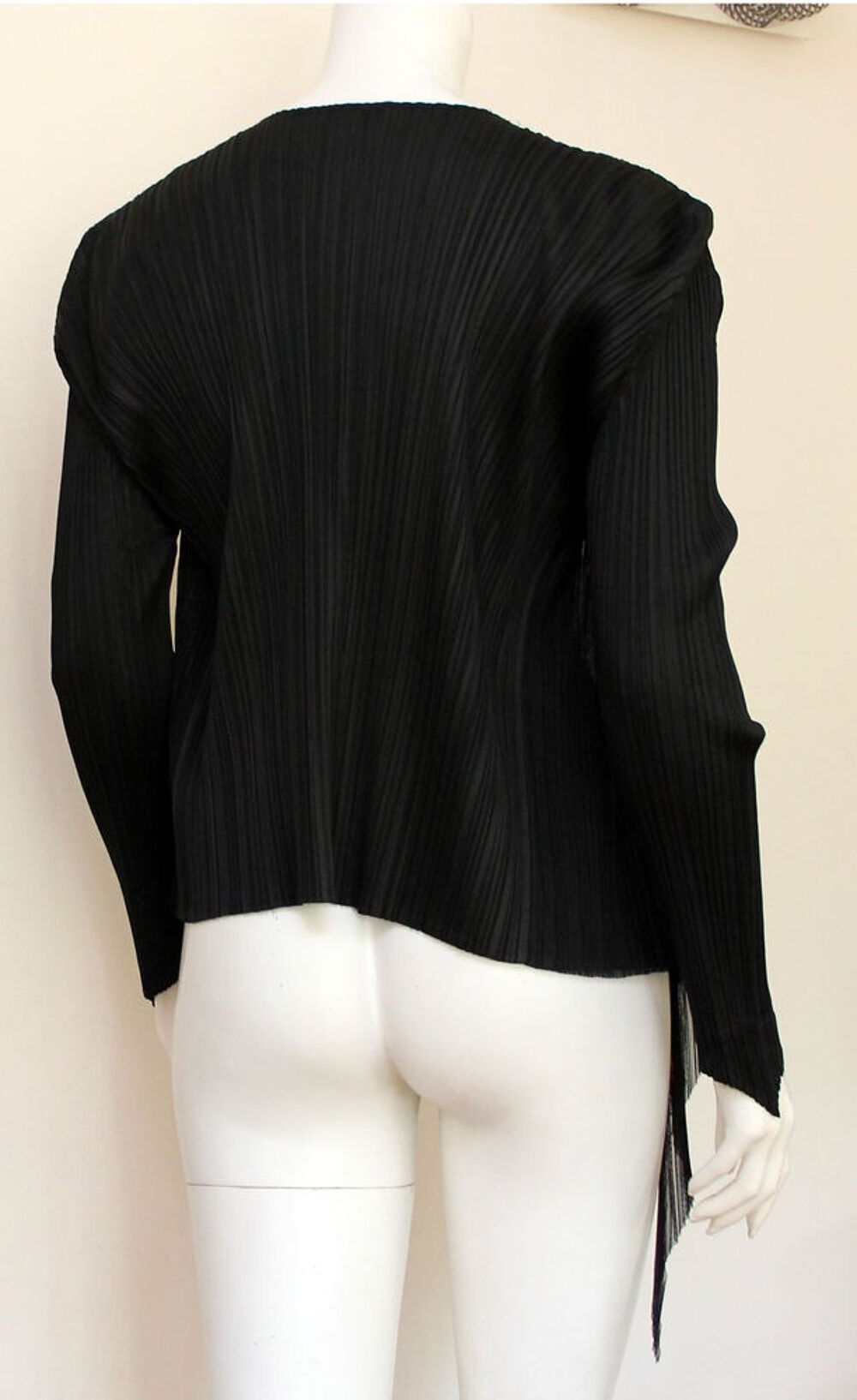 Top noir double pans ISSEY MIYAKE - PLEATS PLEASE 
T.3 Vêtements