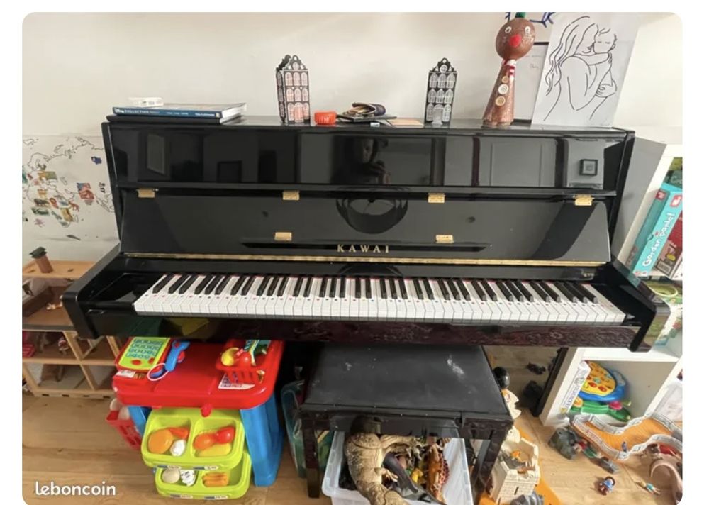 Piano droit Kawai K15EPE noir. Instruments de musique